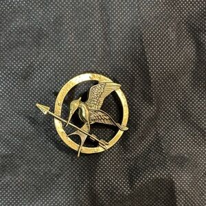 Hunger games pin / Mockingjay pin